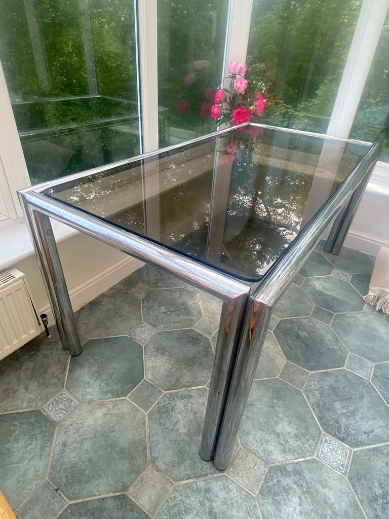 Smoked glass table and 6 chairs very good quality. 
