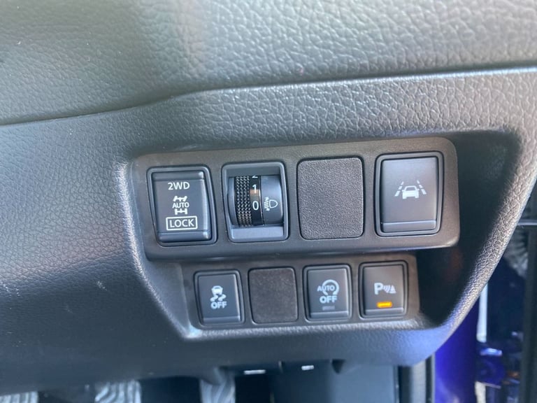 2016 Nissan Qashqai 1.6 dCi N-Connecta SUV 5dr Diesel Manual 4WD Euro 6 (s/s) (130 ps) HATCHBACK ...