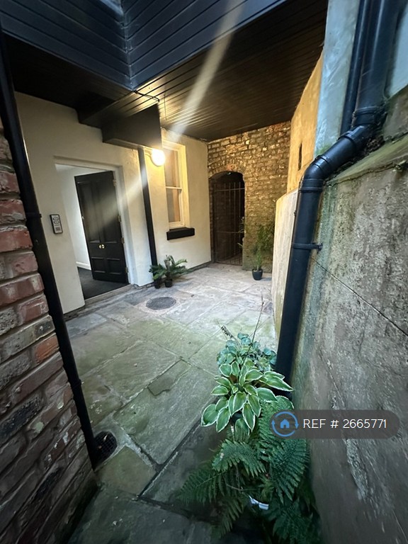 2 bedroom flat in Sunnyside, Liverpool, L8 (2 bed) (#2665771)