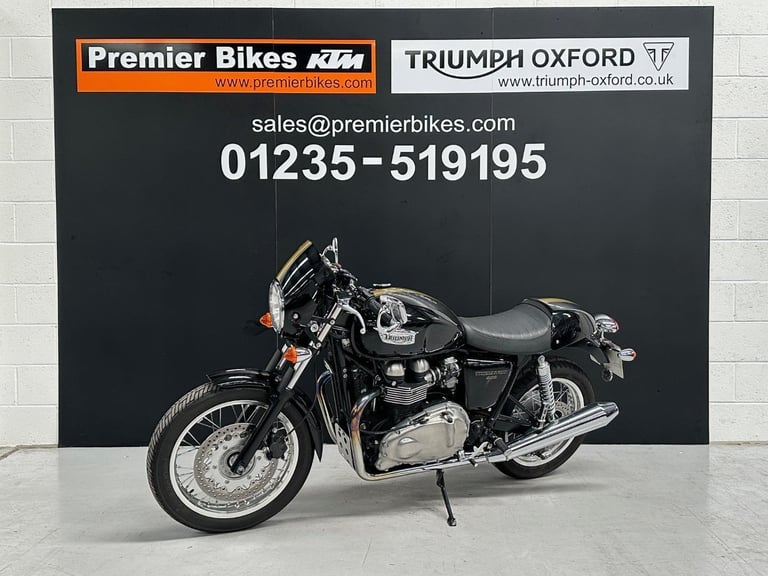 STUNNING LOW MILEAGE 2015/15 TRIUMPH THRUXTON MOTORCYCLE 