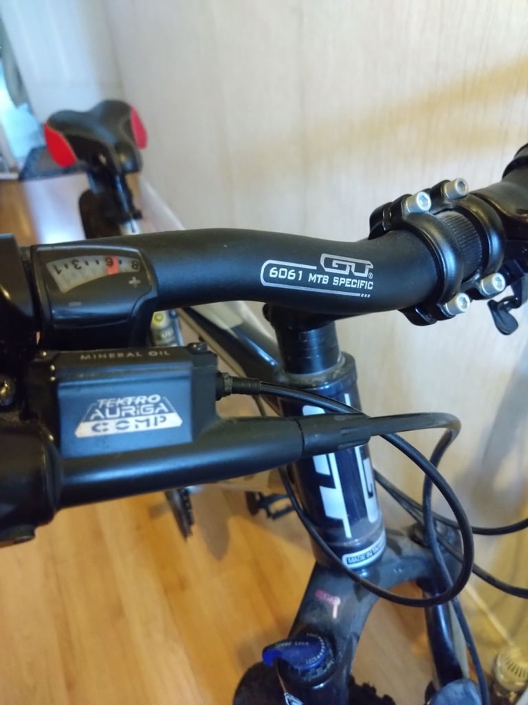 GT Aggressor XC3 mountain bike practically new!