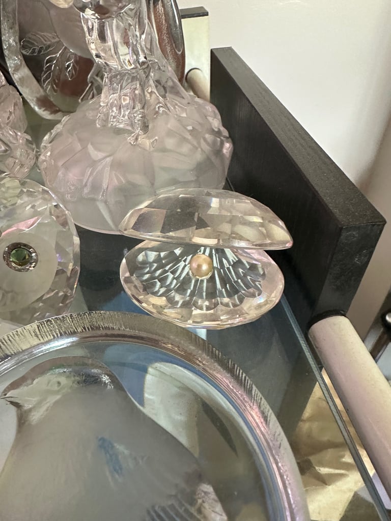 Glass and crystal ornaments. 
