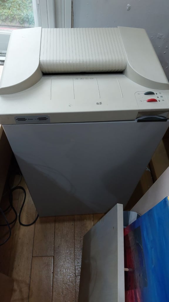 Strong tall office paper shredder