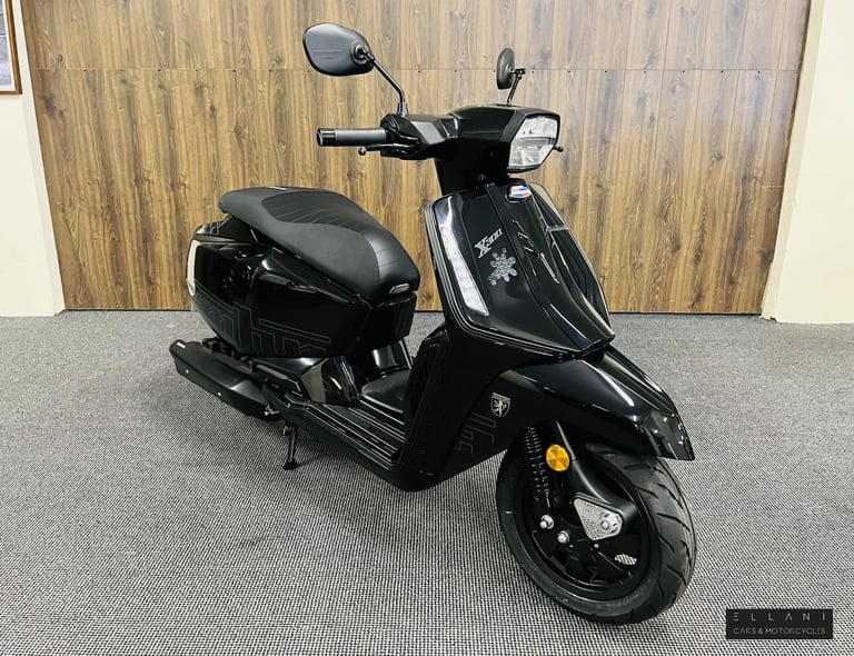 2025 Lambretta X 300 300 Scooter Petrol Automatic Euro 5 (25 ps) Scooter Petrol Automatic