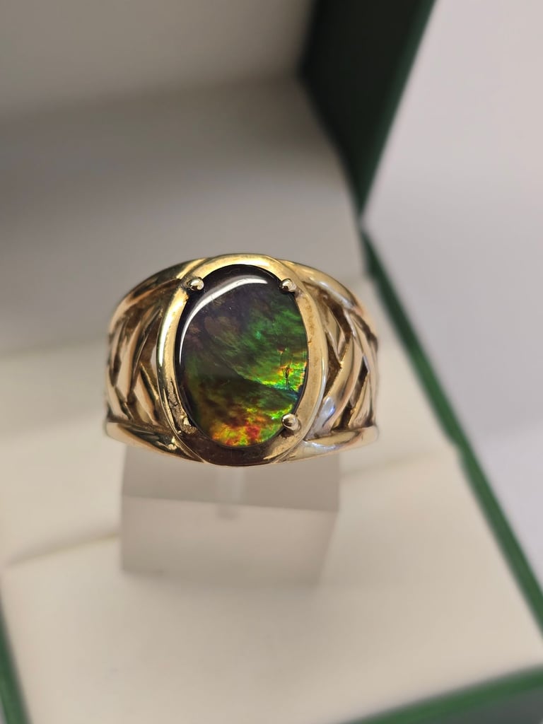 9CT GOLD LABRADORITE RING WITH CRISS CROSS SHOULDERS