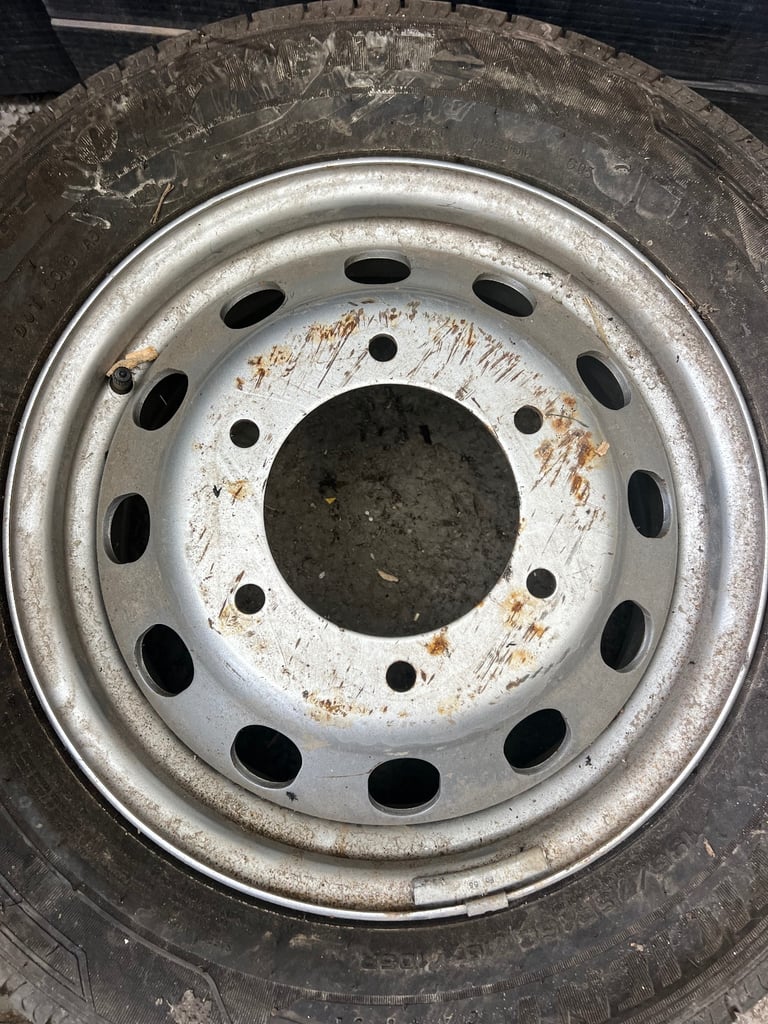 2 x 185/75 R16C Tyres and Rims *New*
