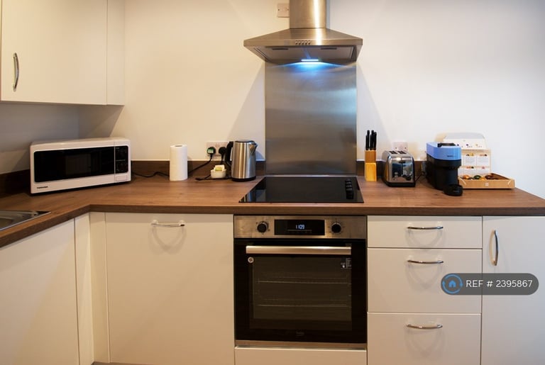 1 bedroom flat in Oldfield Road, Manchester, M5 (1 bed) (#2395867)