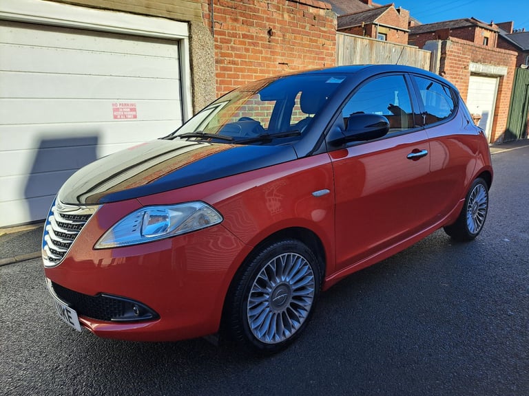 Chrysler, YPSILON, Black & Red, Hatchback, 2012, Manual, 1242 (cc), 5 doors