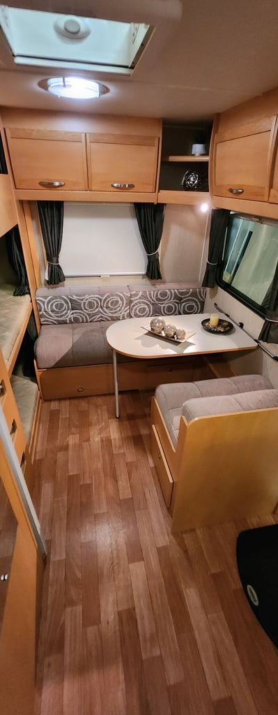 STUNNING ELDDIS 556 FULL 6 BERTH TRIPLE BUNKS + AWNING