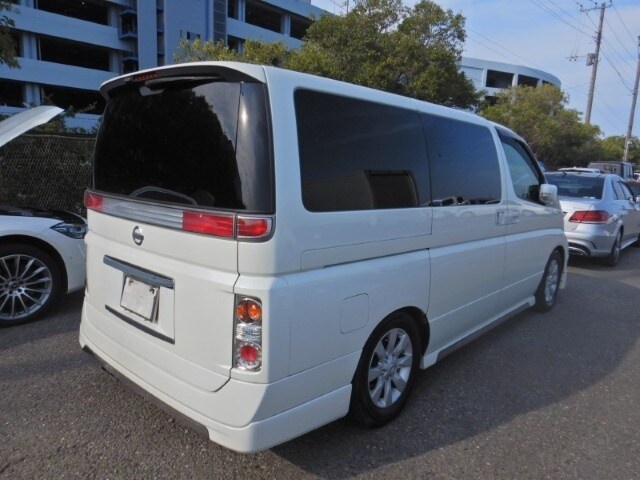 2004 Nissan Elgrand 3.5 X AUTOMATIC 4X4 * 8 SEATER RECLINING BUSINESS SEATS * ONLY 38000 MILES   ...