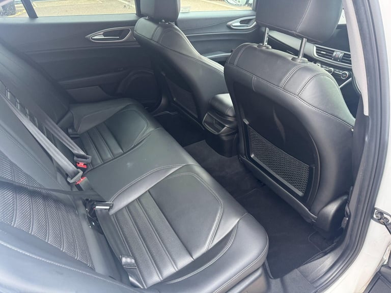 2018 Alfa Romeo Giulia 2.0 TB 280 Veloce 4dr Auto SALOON PETROL Automatic