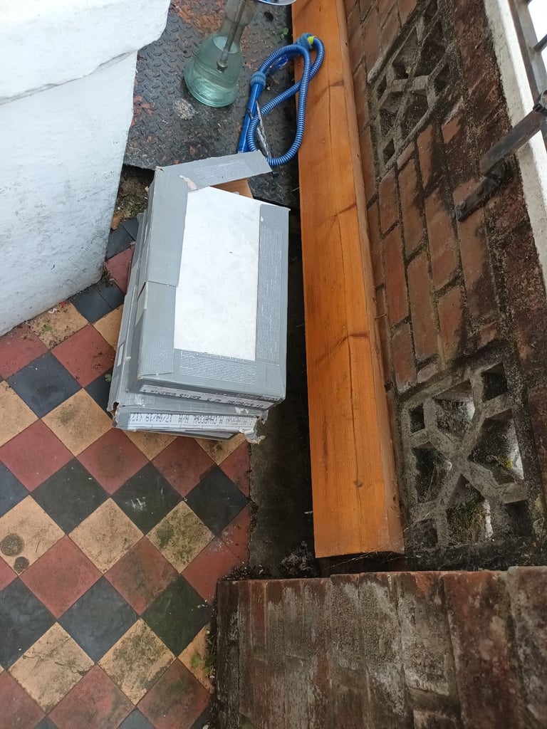 Random items in forecourt Powerscourt Road help yourself