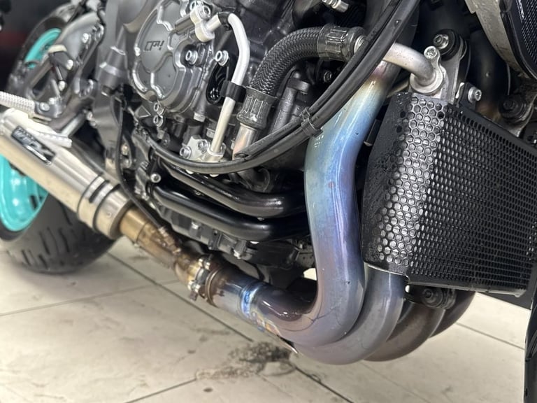 72 reg Yamaha MT10 Grey Naked sports 5571 miles, Pipeworks exuaust