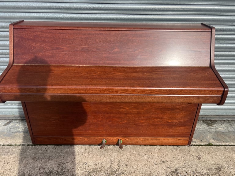 🎹Lovrly BENTLEY piano for sale. CAN DELIVER🎹