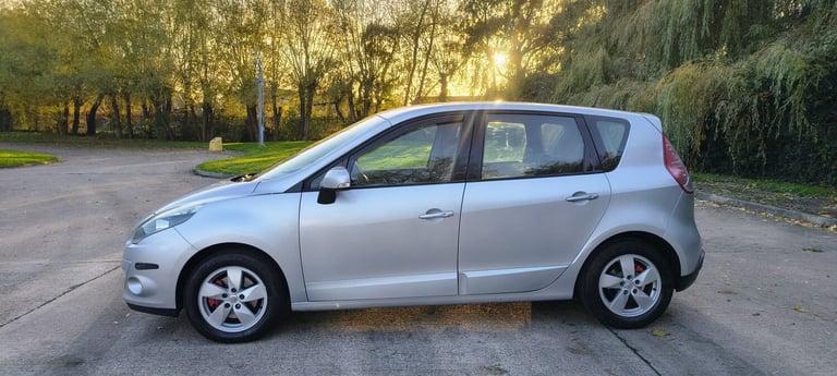 2009 Renault Scenic 1.9 dCi Dynamique 5dr MPV Diesel Manual