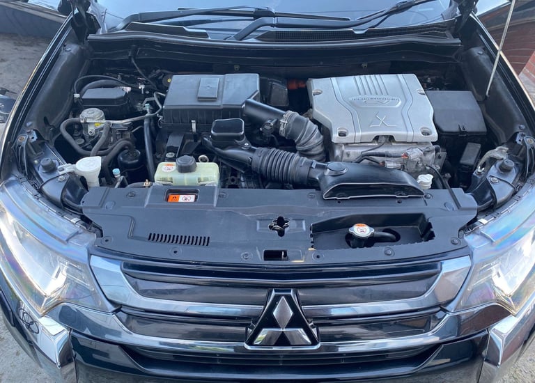 Mitsubishi, OUTLANDER, Estate, 2015, Other, 1998 (cc), 5 doors