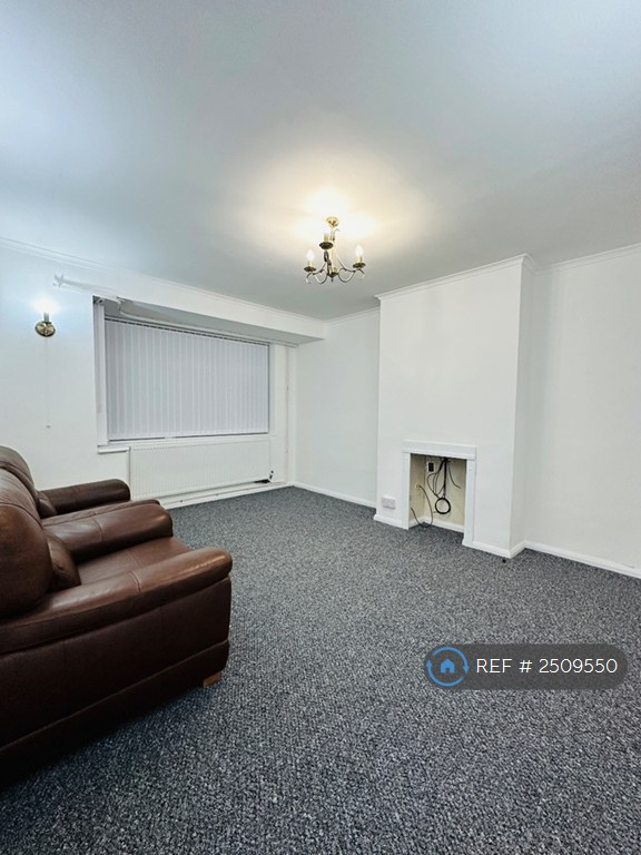 3 bedroom house in Romsey Close, Stanford-Le-Hope, SS17 (3 bed) (#2509550)