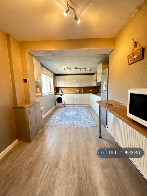3 bedroom house in Bebbington Close, Sale, M33 (3 bed) (#2643146)