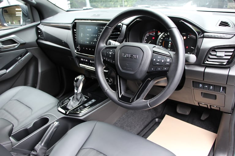 2025 Isuzu D-Max TD V-Cross Double Cab 4x4 [205] (BIG SPEC, FREE MAINLAND UK DELIVERY !!) Pick Up...