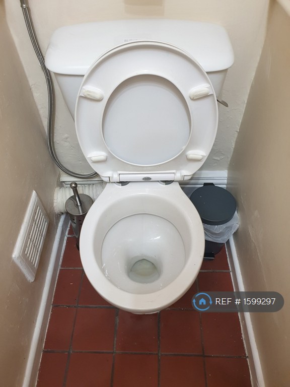 1 bedroom flat in Levenshulme, Manchester, M19 (1 bed) (#1599297)