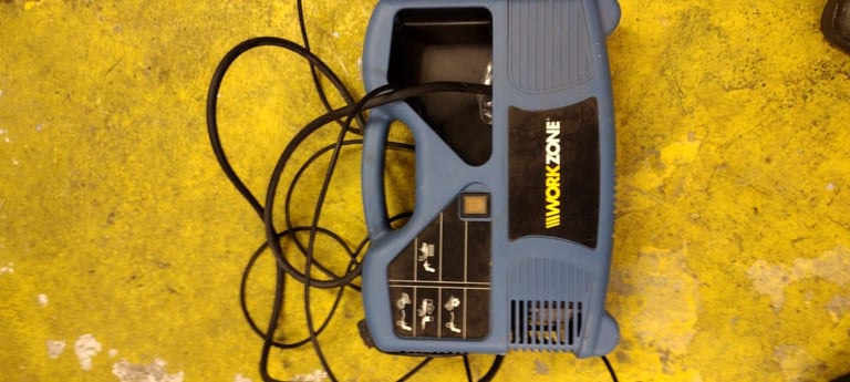 Portable air compressor 