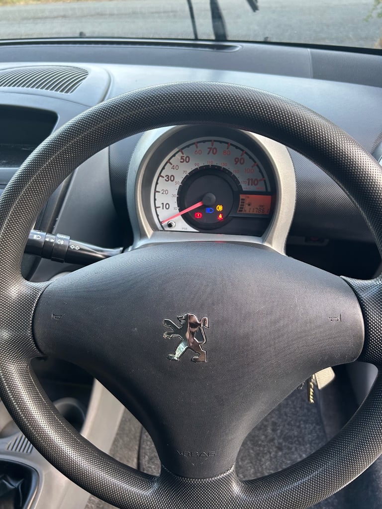 Peugeot, 107, Hatchback, 2010, Manual, 998 (cc), 5 doors