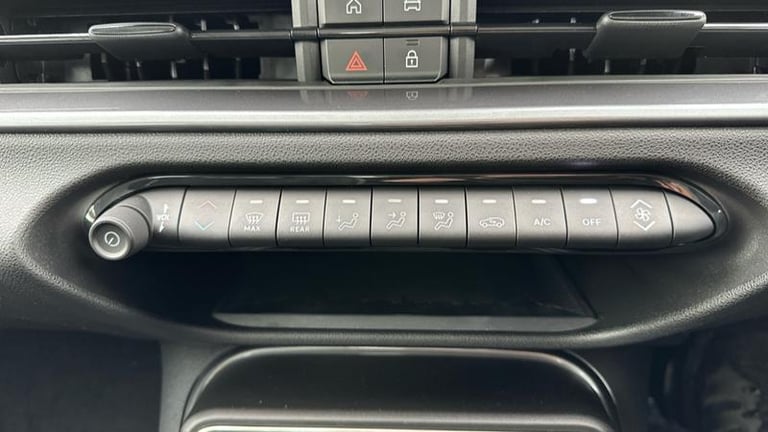 2025 Fiat 600 1.2 MHEV SUV 5dr Petrol Hybrid e-DCT Euro 6 (s/s) (100 ps) Automatic Hatchback Hybr...