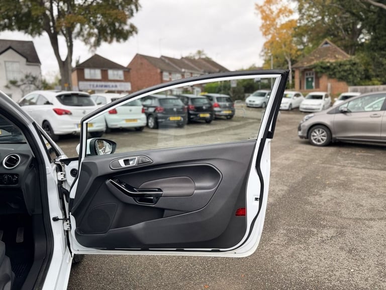 2017 Ford Fiesta 1.25 Zetec Hatchback 3dr Petrol Manual Euro 6 (82 ps) Hatchback Petrol Manual
