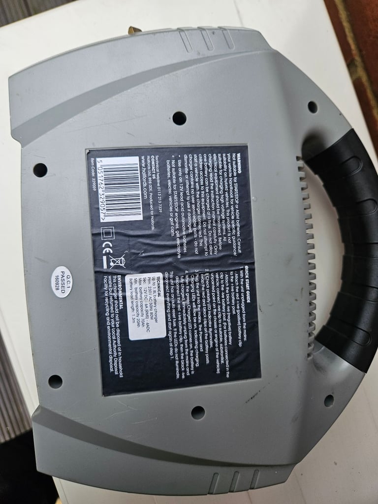 Used Halfords Car Auto Battery Charger For Sealed & Standard Battery Types.