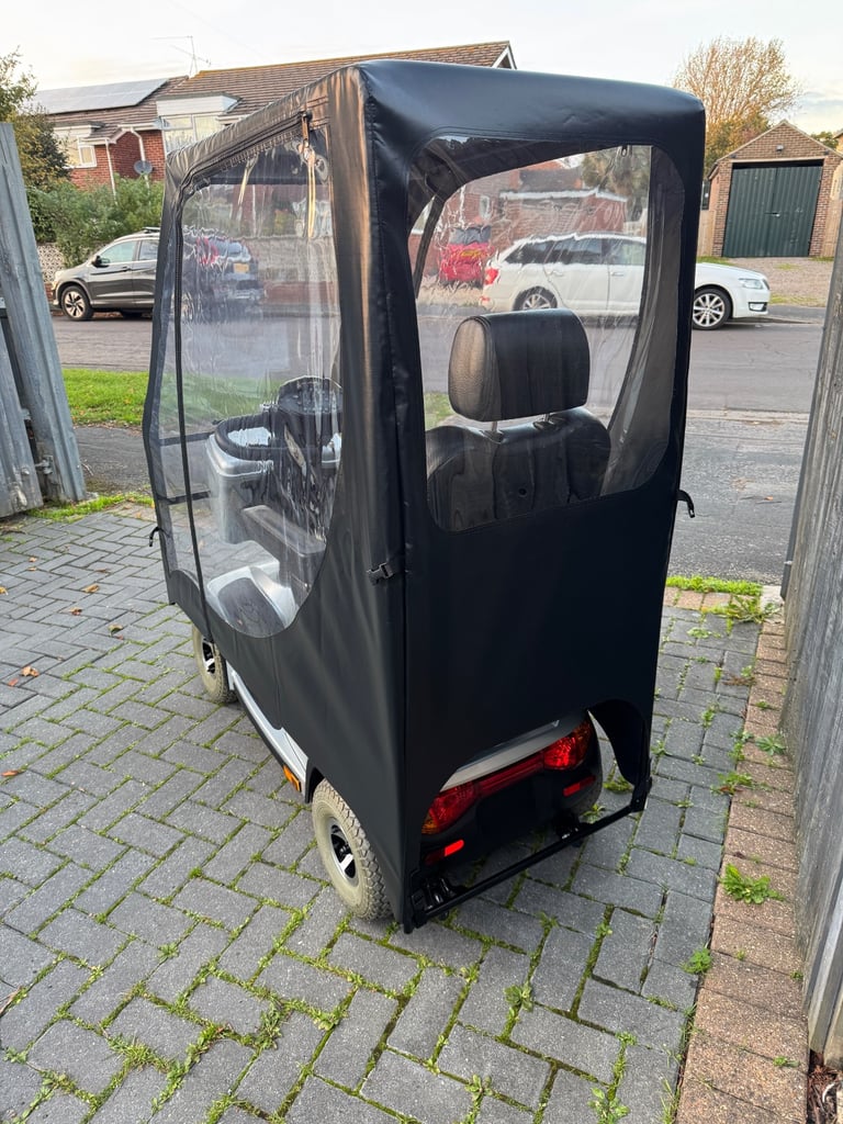 Invacare Comet 8MPH Mobility Scooter With Canopy! Excellent condition 