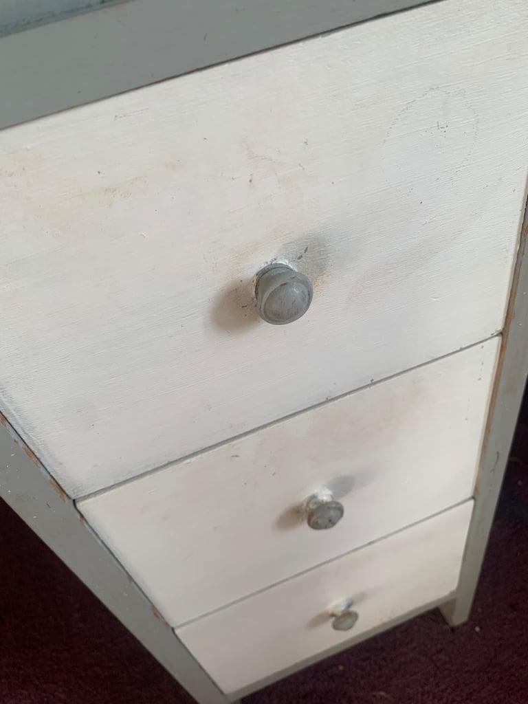 free vintage makeup vanity 