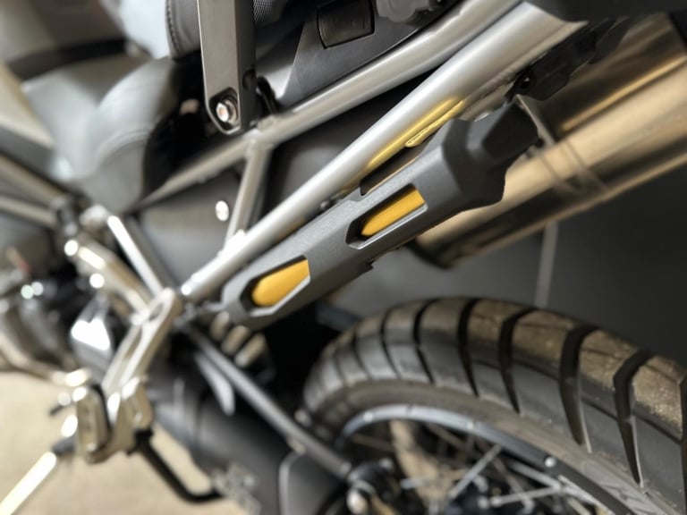 STUNNING ONE OWNER 2023/23 TRIUMPH TIGER 1200 RALLY PRO MOTORCYCLE 