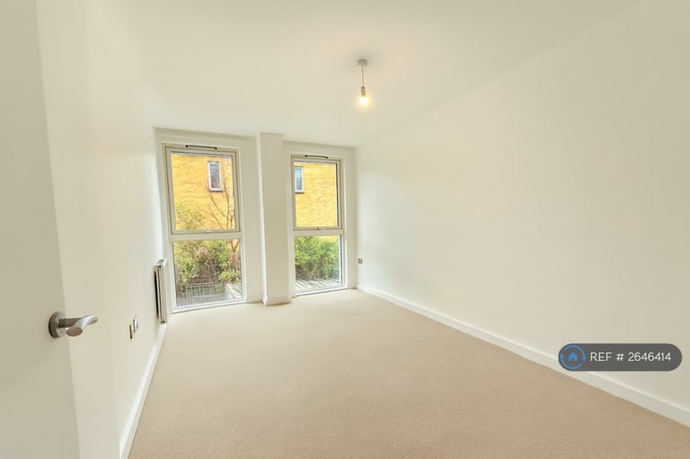 2 bedroom flat in Saw Mill Way, London, N16 (2 bed) (#2646414)