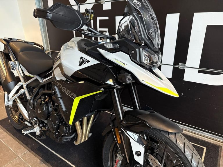 2025 Triumph Tiger 900 GT PRO STANDARD TWIN COLOUR Petrol white 6 Speed