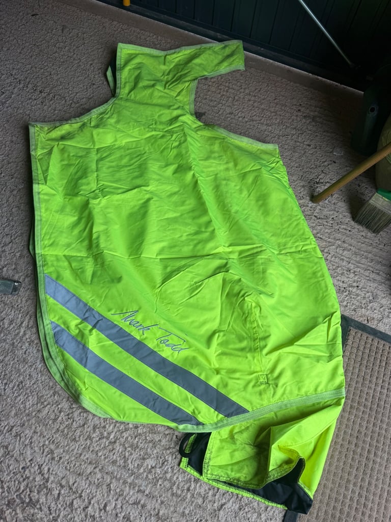 Mark Todd Florescent exercise sheet 4’9”