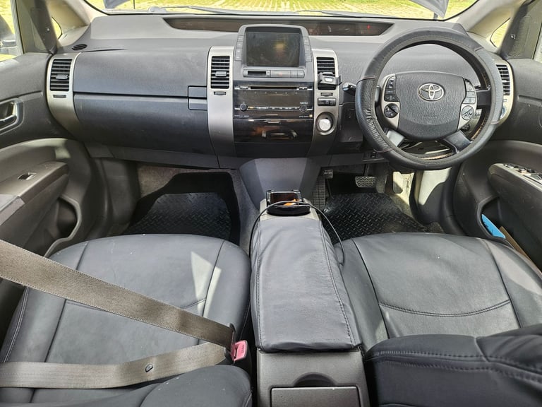 TOYOTA HYBIRD LONG MOT MECHANIALLY 100% FIT EXCELLENT FAMILY CAR 1850