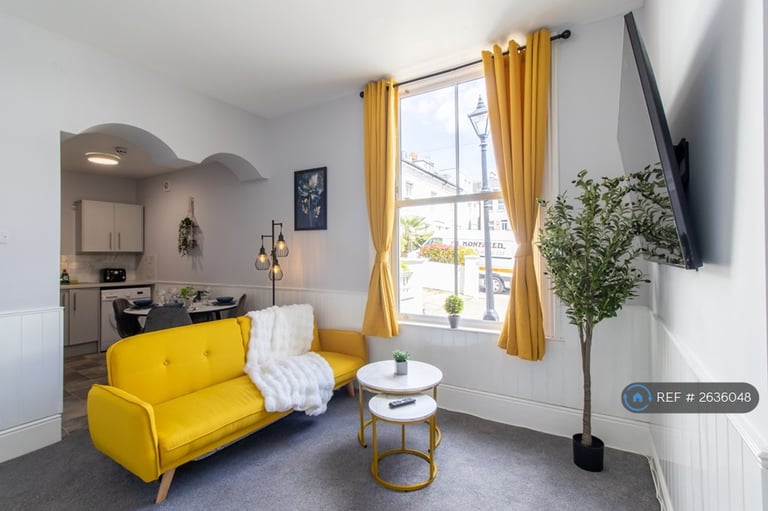 2 bedroom flat in Kingston House, Southsea, PO5 (2 bed) (#2636048)