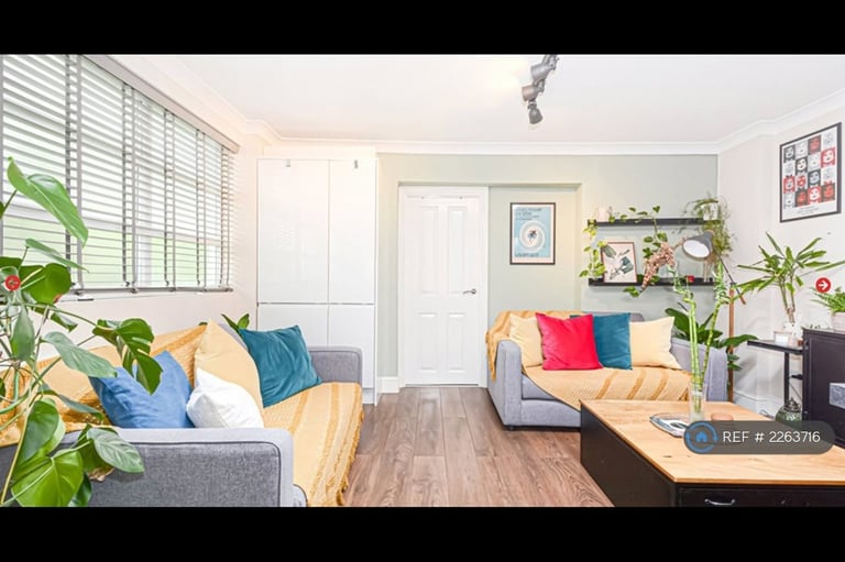 2 bedroom flat in Eden Road, London, E17 (2 bed) (#2263716)