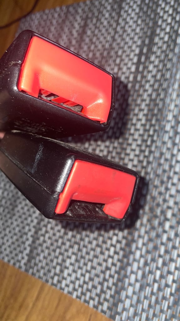 image for Ford Fiesta Mk7 Seatbelt Buckle Seat Belt Passengers & Drivers Front 8V51B61208