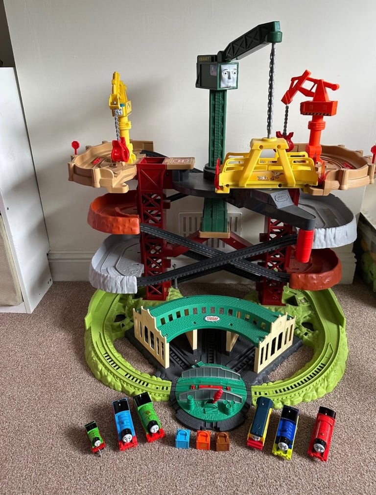 Thomas the Tank Crane Set + 5 motorised trains and some other accessories