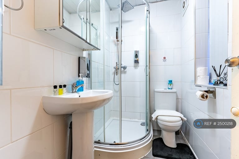 2 bedroom flat in Rawlins Street, Birmingham, B16 (2 bed) (#2500218)