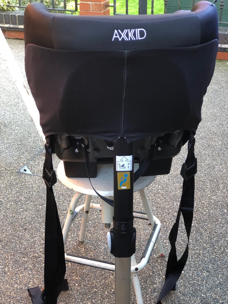 AXKID MOVE BLACK CHILD’S CAR SEAT