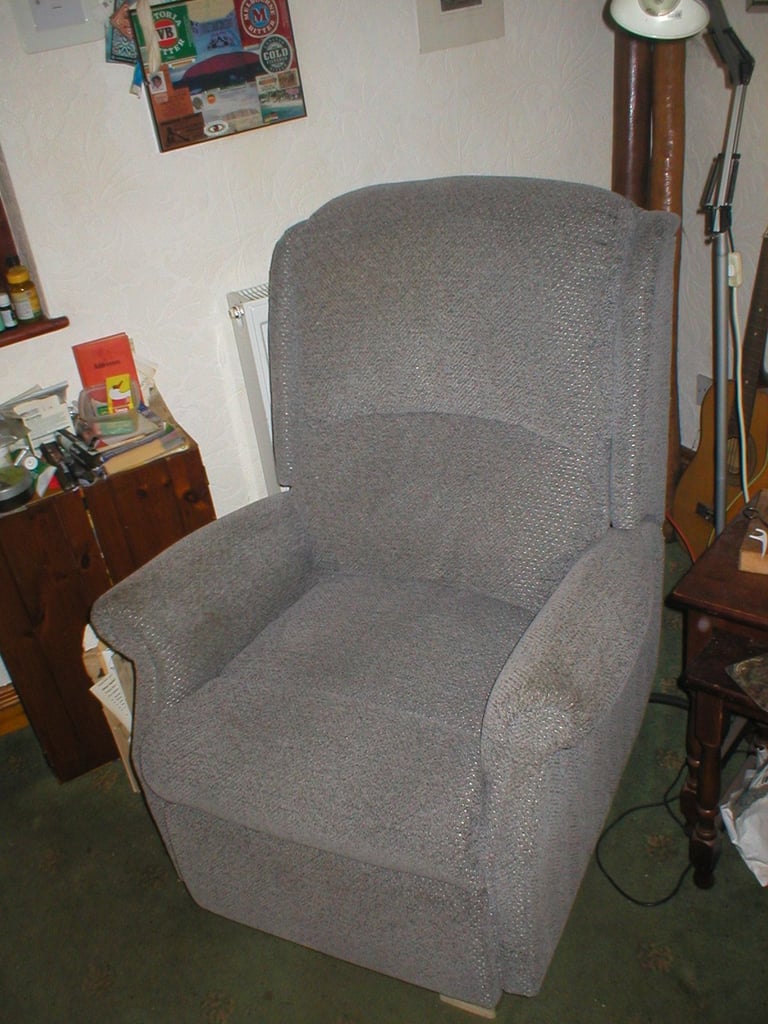 image for REGENCY ELECTRIC RECLINING CHAIR.