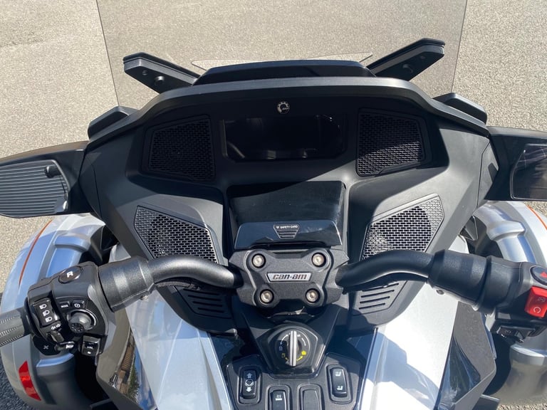 Can-Am Spyder RT Limited — Hyper Silver 2023 reg