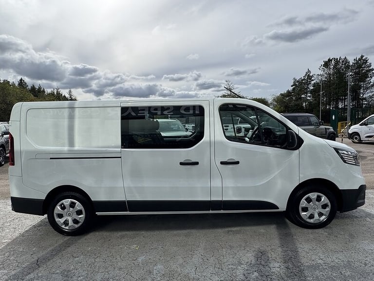 2025 Renault Trafic 130ps LL30 130 Advance 6 Seat with Air Con, Cruise, Rear Sensors &amp; Delive...