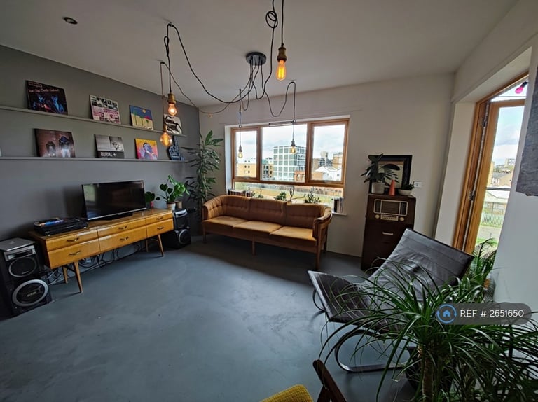 2 bedroom flat in Pedley Street, London, E1 (2 bed) (#2651650)