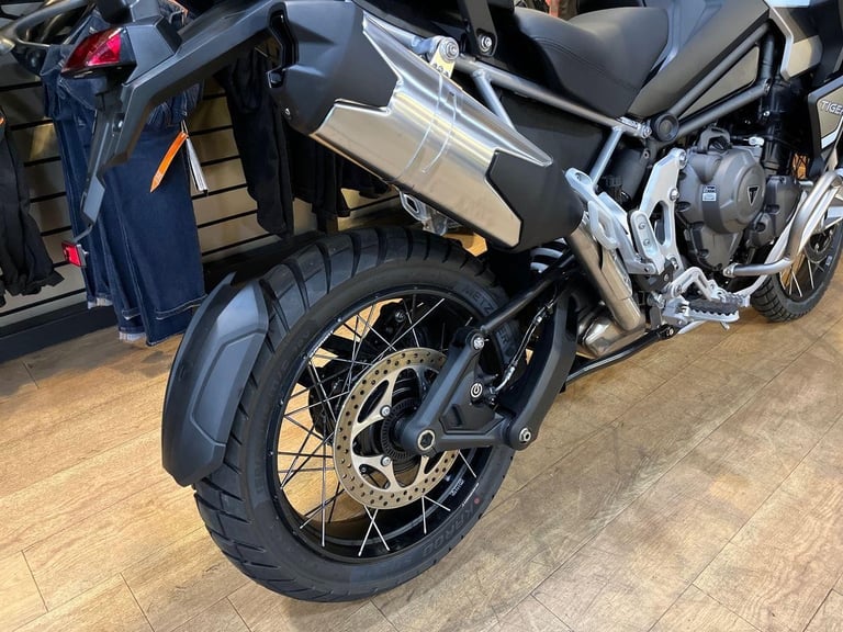 2025 Triumph Tiger 1200 RALLY EXPLORER PREMIUM COLOUR Petrol yellow 6 Speed
