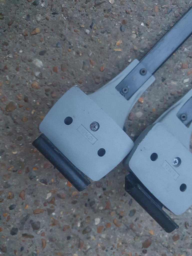 GENUINE TOYOTA ROOF BARS