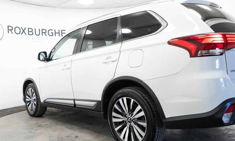 2020 MITSUBISHI OUTLANDER 2.0 MIVEC EXCEED SUV 5DR PETROL CVT 4WD EURO 6 (S/S) (