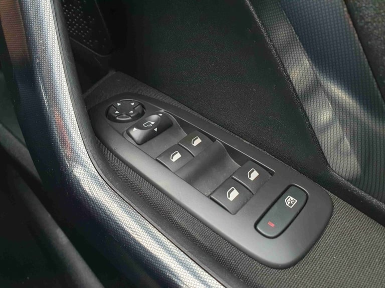 2015 Peugeot 2008 1.2 PureTech Allure 5dr Estate Petrol Manual